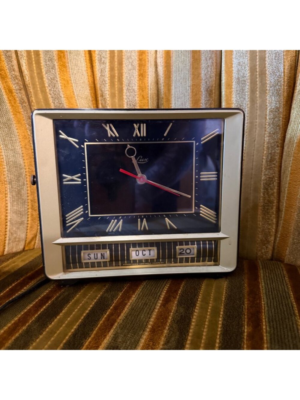 Vintage MCM 1960's Lux Electric Clock Series 5125 Working Order Mantel Desk Cloc